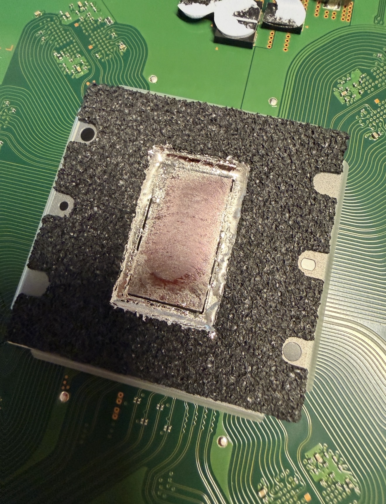PS5 liquid metal seeped to edges leaving bald spot on APU
