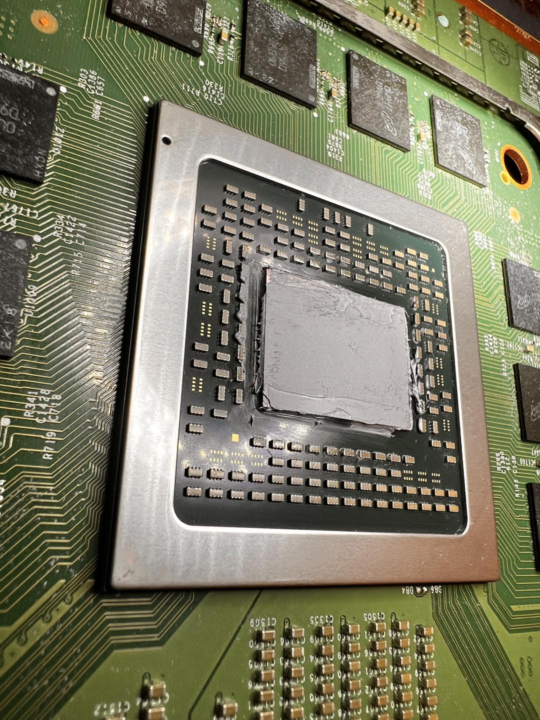 Same Xbox APU with fresh thermal paste freshly applied — the after